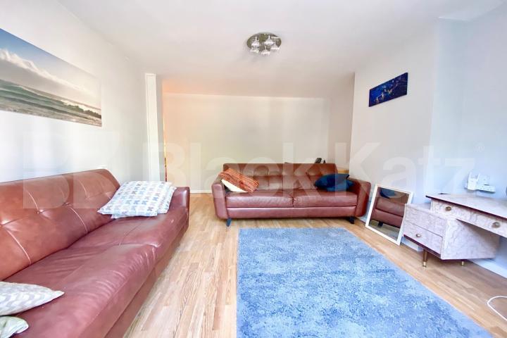 			2 Bedroom, 1 bath, 1 reception Apartment			 King Henrys Walk, Dalston